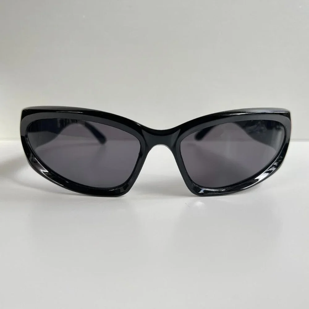 y2k 2000s vintage style black surfer sporty sunglasses
